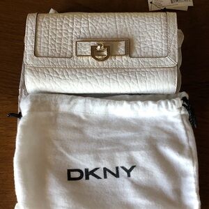 DKNY White cream French grain Leather Wallet - Sleek Pebbled Finish
